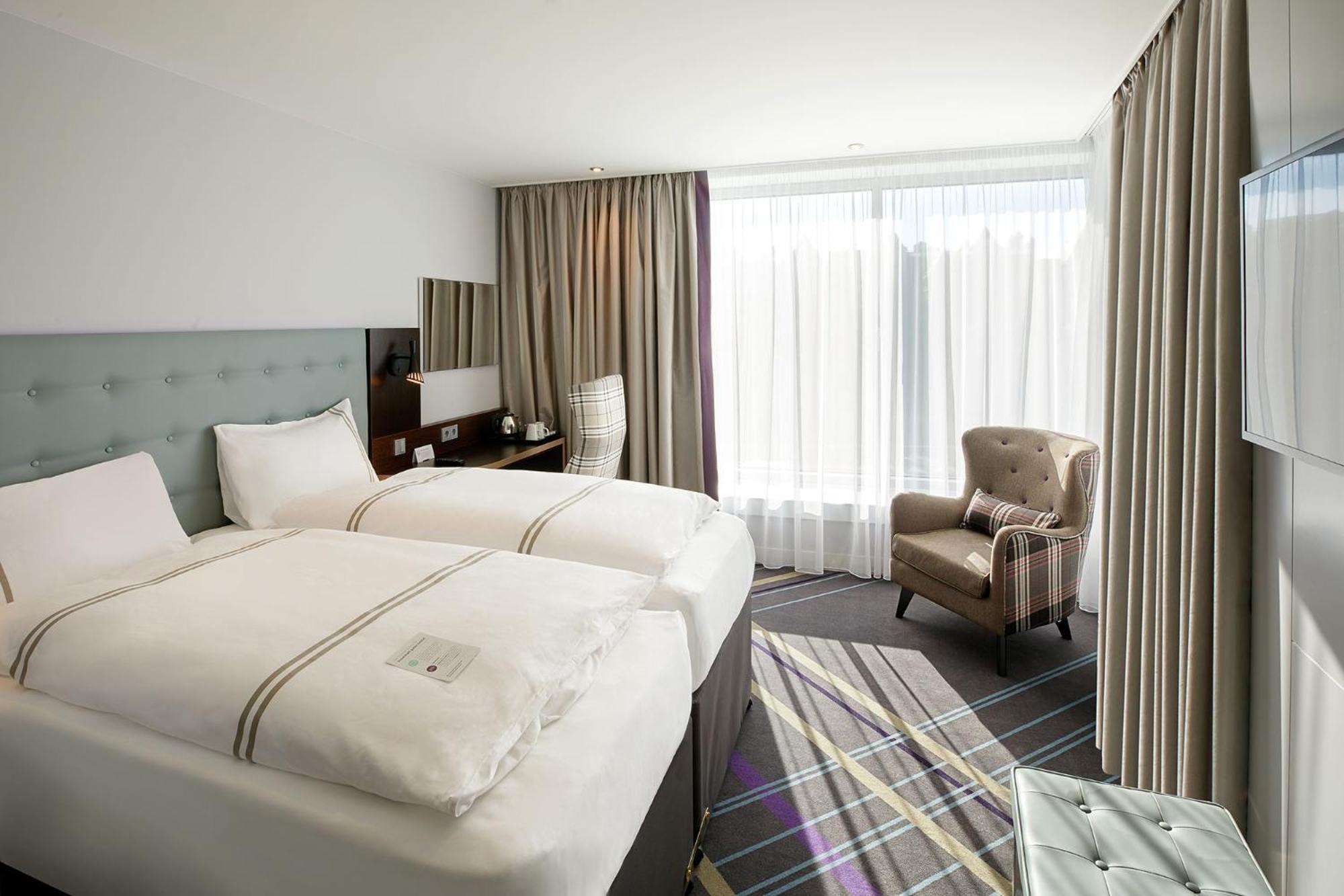 Premier Inn Hamburg City Zentrum Exterior photo