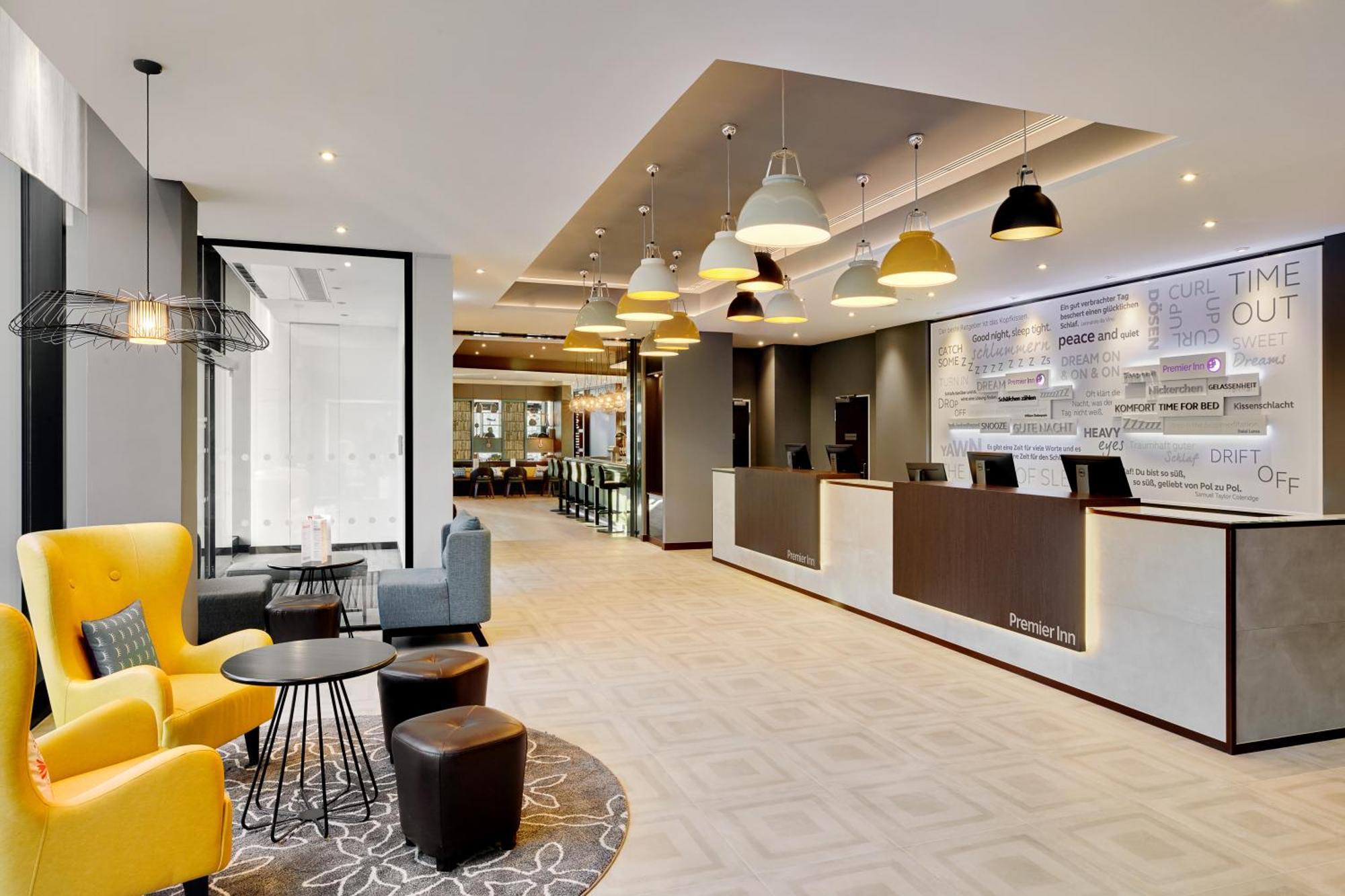 Premier Inn Hamburg City Zentrum Exterior photo