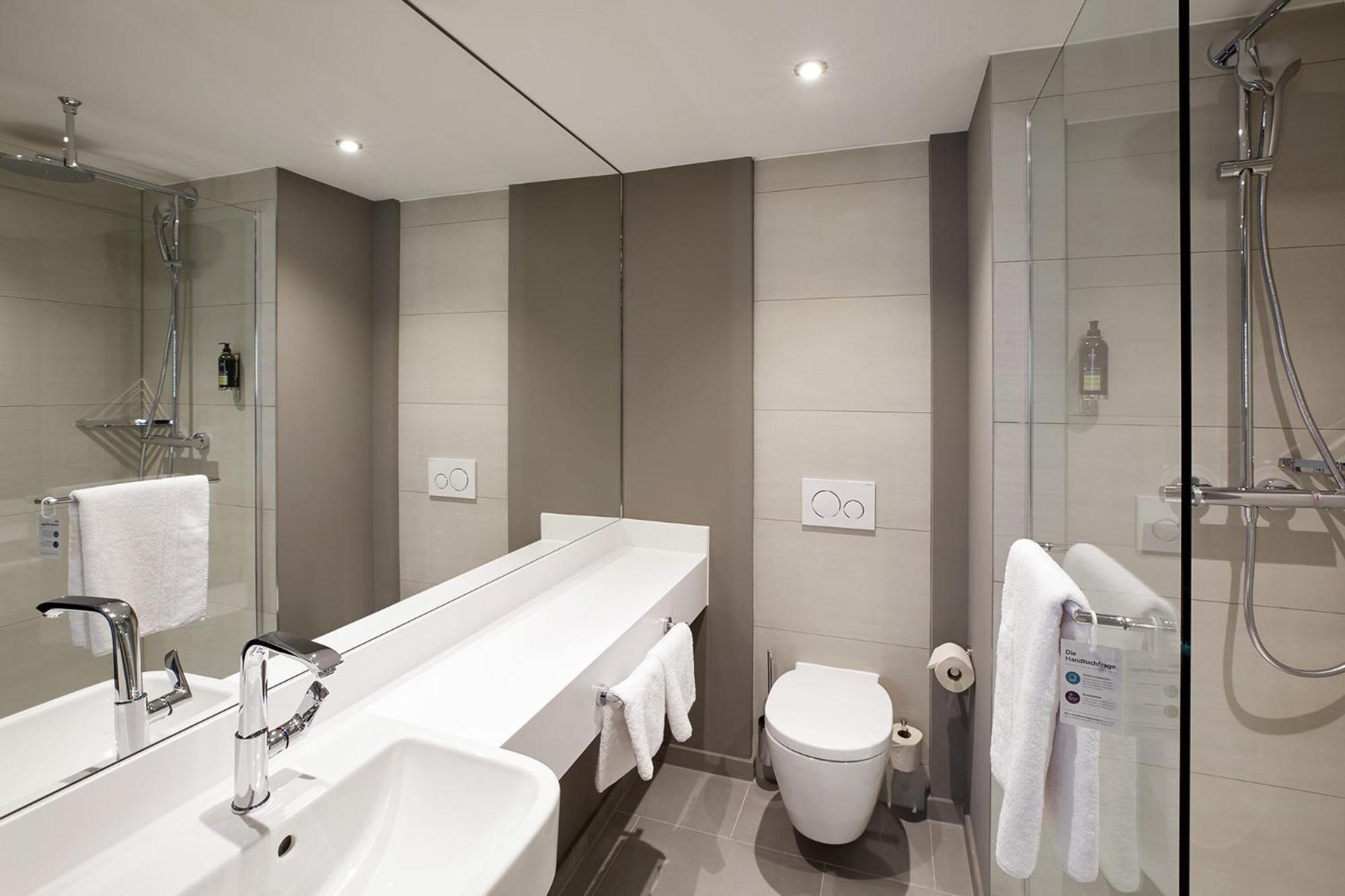 Premier Inn Hamburg City Zentrum Exterior photo
